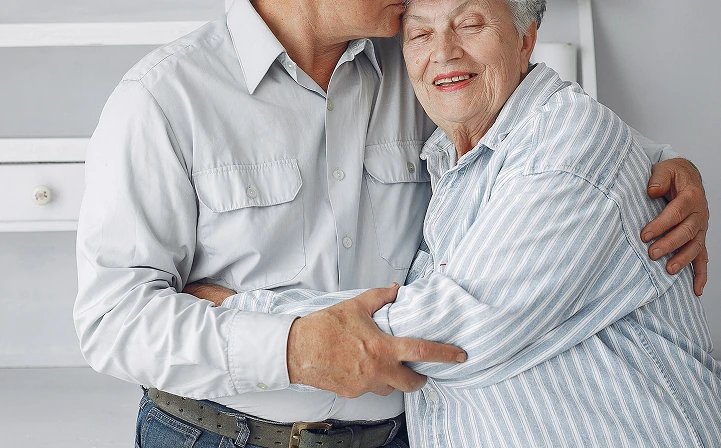 Pareja en su hogar